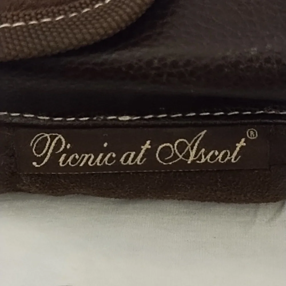 NWT Picnic at Ascot flask with playing cards - Picture 6 of 6